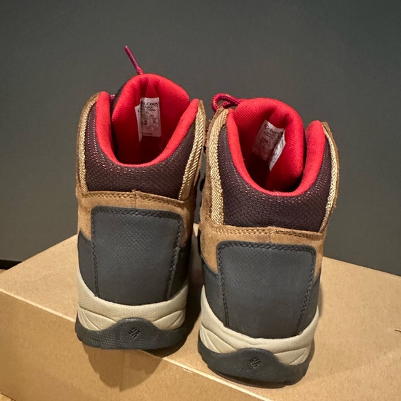 Columbia Women's Newton Ridge Plus Waterproof Amped Hiking Boot - Picture 3 of 5